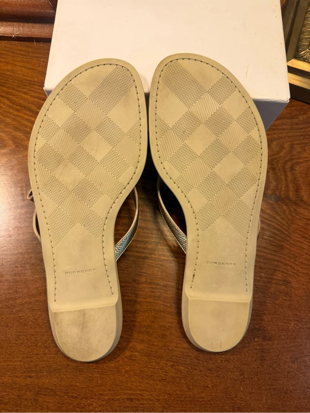 Burberry Metallic Leather Gold Studded Bow Thong Flip Flop Sandals Size 7.5 $695